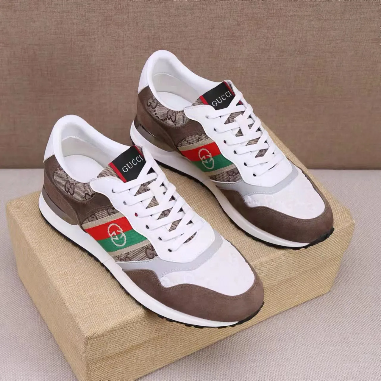 Factory price: 400💰[Gucci men's sports shoes] Gucci fashionable casual men's shoes🇨🇳Original 1:1 mold opening, new model debuts first💯Not high-profile but avant-garde, simple, low-key and fashionable, super versatile style🌿Made of original cowhide➕Sheepskin lining🎋The version is comfortable on the feet, first-class workmanship🍍Number: 38-44, (45 customized)